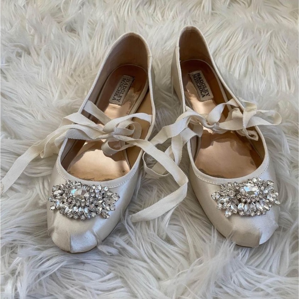 Badgley Mischka Ivory Satin Ballet Karter Flats - Women’s Size 8 - Wedding